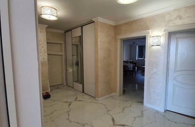 Location d’un appartement spacieux et lumineux de 3 pièces, 130 m², Varna, Bulgarie